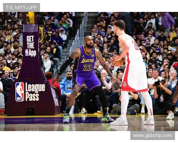 NBA季后赛格局生变新星爆发老将坚守联盟迎来关键转折时刻将至