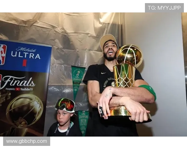 NBA新赛季风云再起球星交易传闻与争冠格局生变引发联盟热议走向