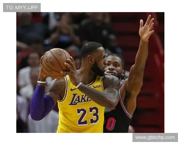 詹姆斯刷新个人历史得分纪录 率领湖人迎战强敌挑战新高