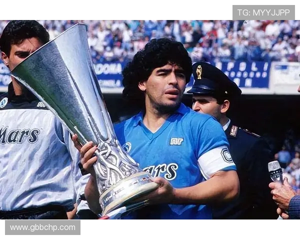 那不勒斯足球俱乐部的辉煌历程与未来展望：从传统强队到现代竞技标杆